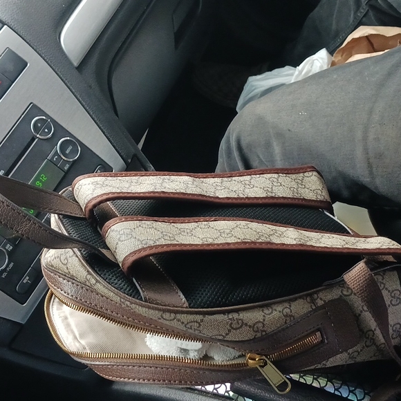 Gucci crossover (Back pack) - Picture 2 of 5